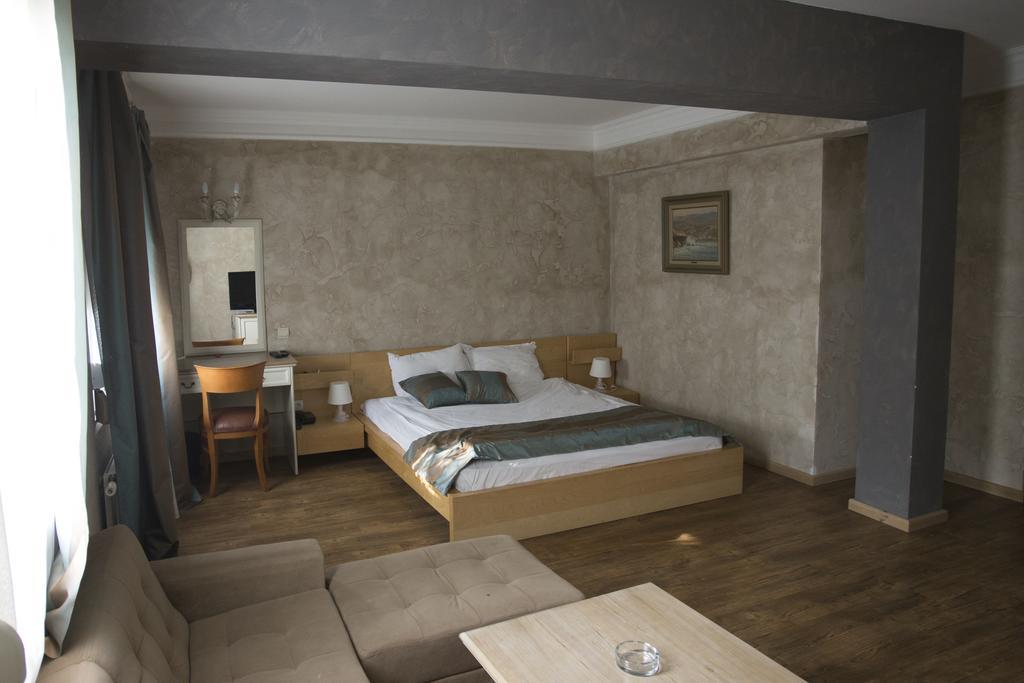 Alexander Palace Hotel