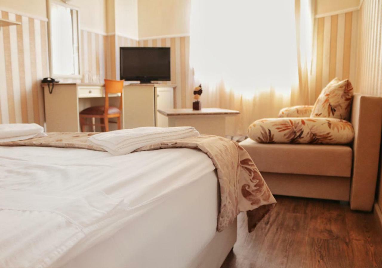 Alexander Palace 3*